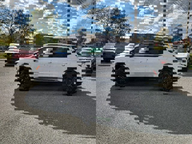 New 2025 Chevrolet Equinox EV RS image 7