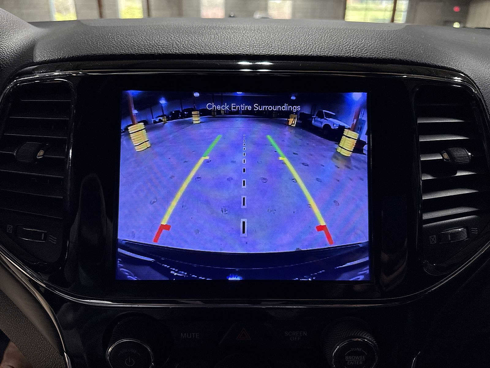 Used 2021 Jeep Grand Cherokee Laredo X image 25