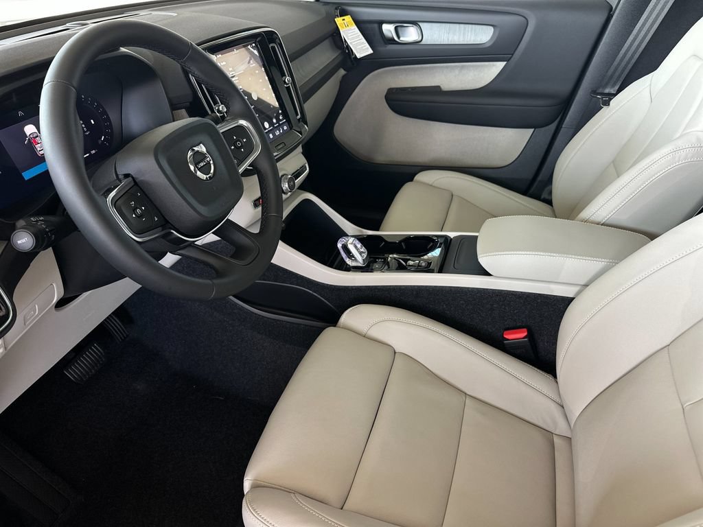 New 2026 Volvo XC40 B5 Plus w/ Protection Package Premier AWD/4WD image 9
