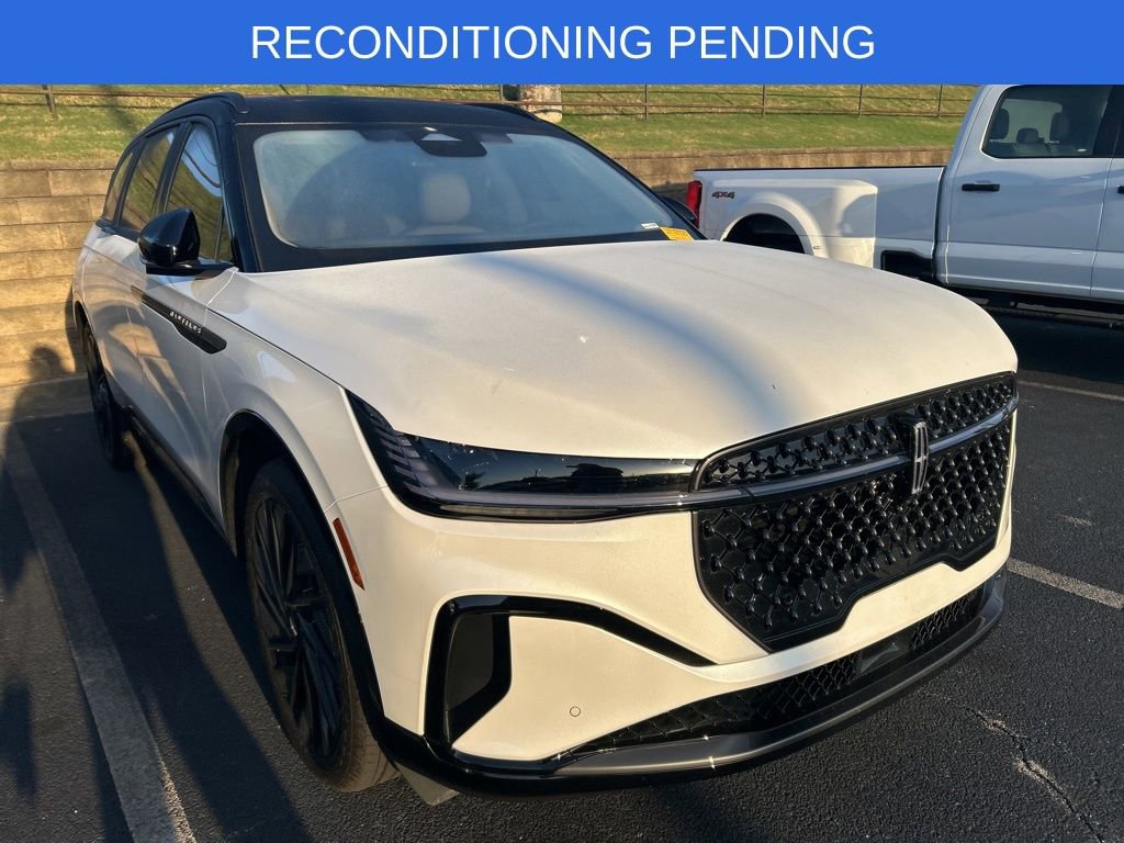 Used 2025 Lincoln Nautilus Reserve AWD/4WD image 2