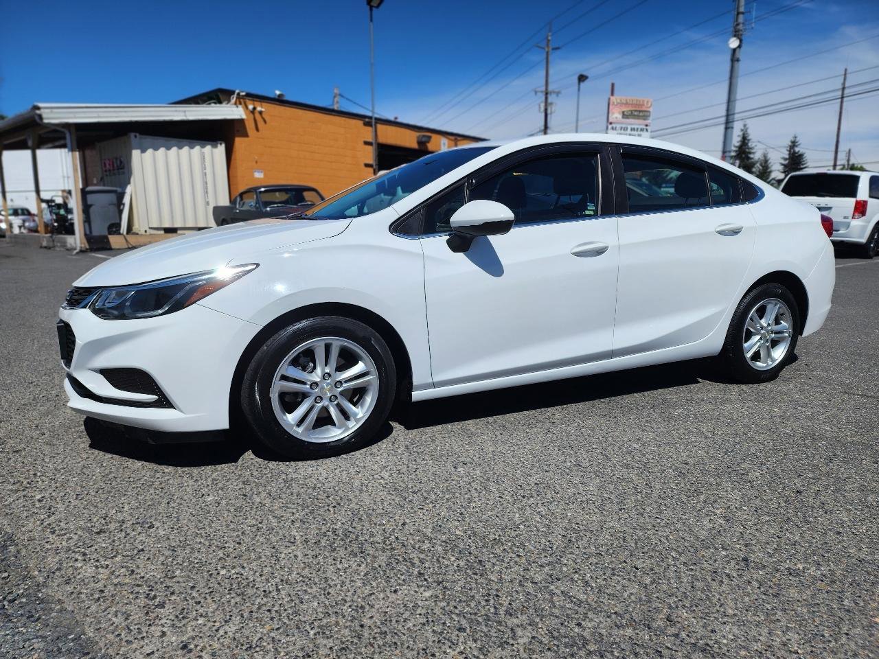 Used 2017 Chevrolet Cruze LT FWD image 10