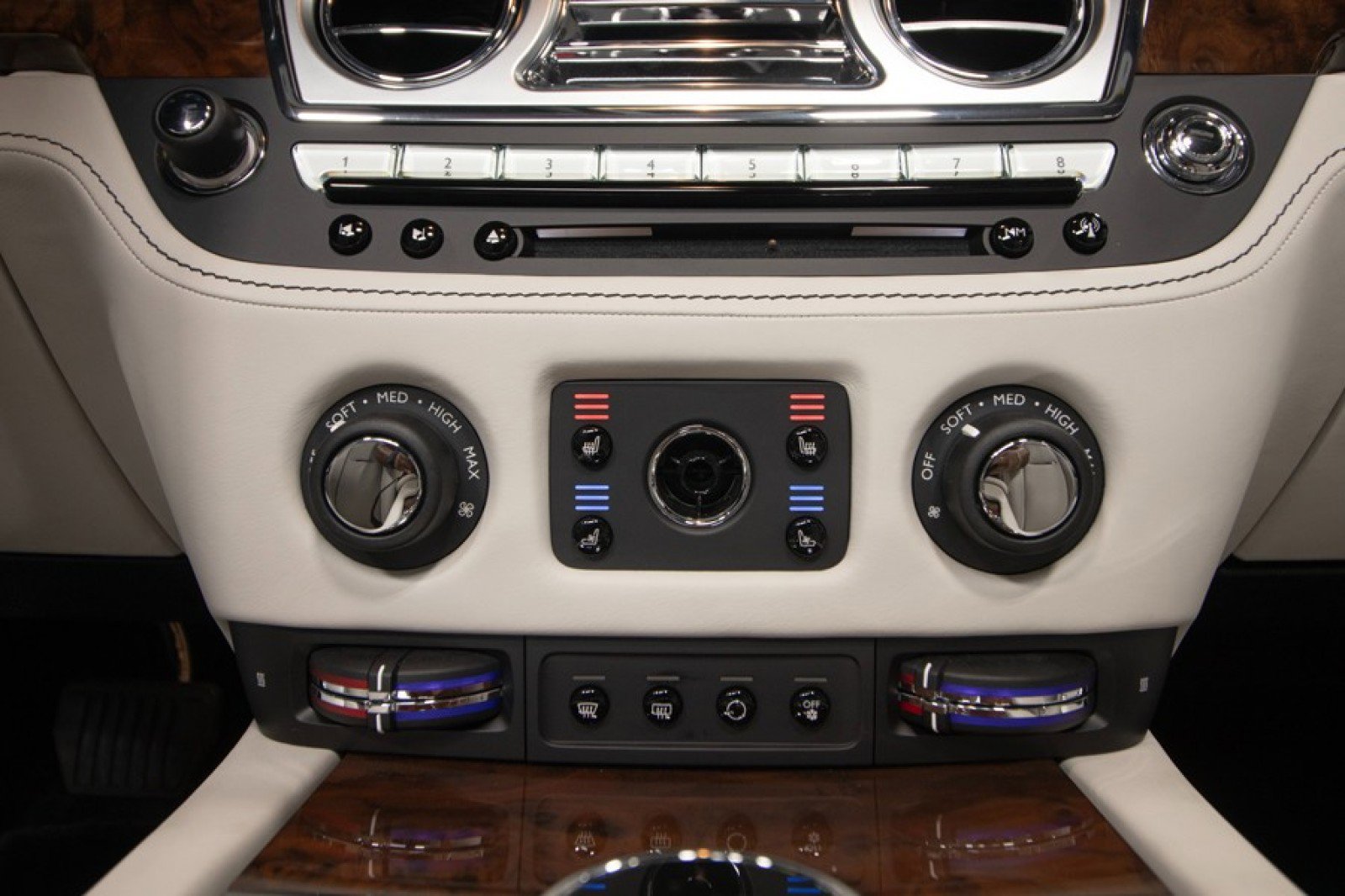 Used 2017 Rolls-Royce Dawn image 35