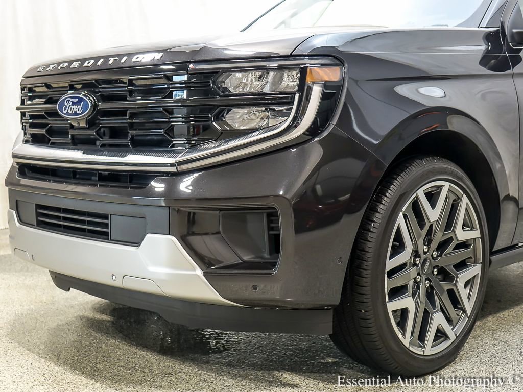 Used 2025 Ford Expedition Platinum w/ Platinum Ultimate Package image 4