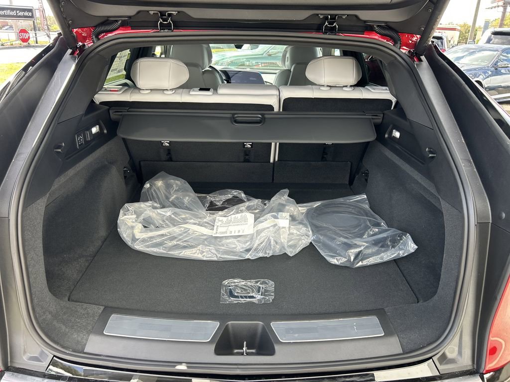 New 2026 Cadillac Lyriq Signature Luxury image 9