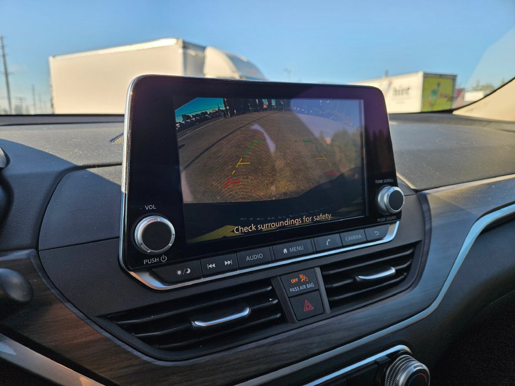 Used 2025 Nissan Altima 2.5 SV FWD image 25