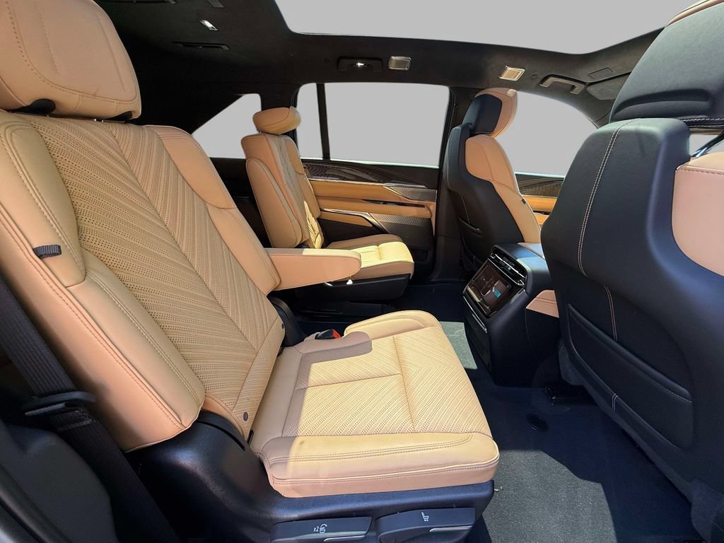 Used 2025 Cadillac Escalade IQ Luxury 2 AWD/4WD image 16