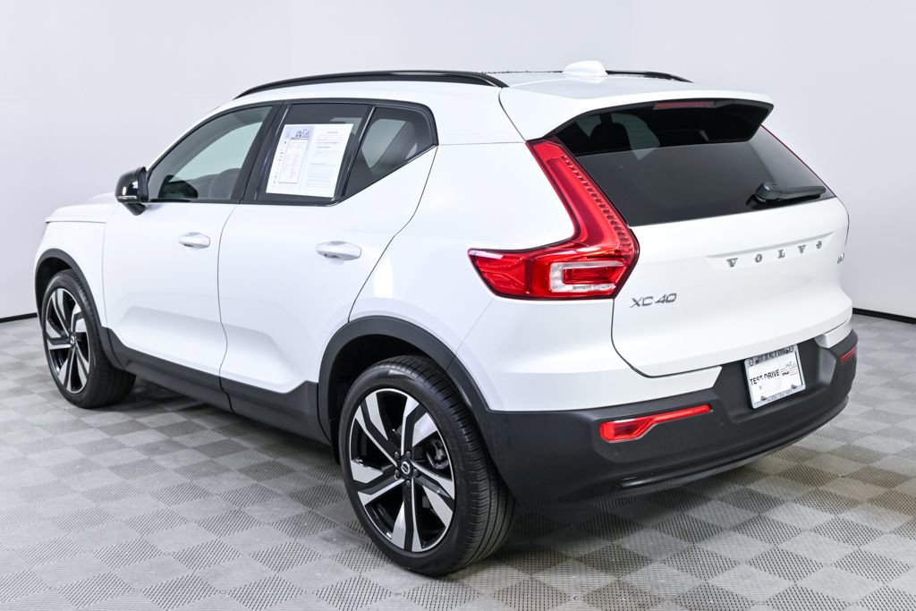 Certified 2025 Volvo XC40 B5 Plus image 4