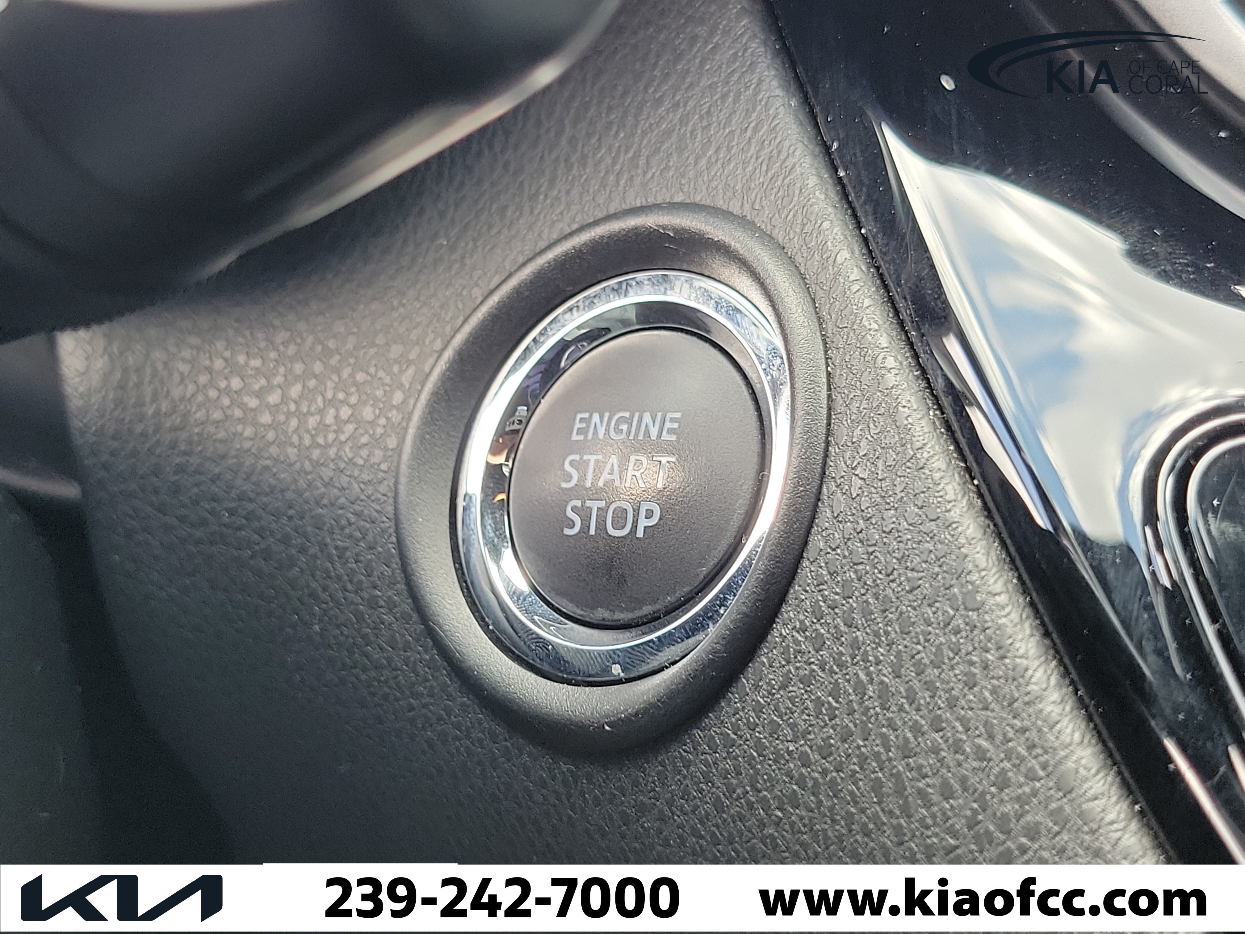 Used 2020 Toyota C-HR XLE FWD image 30