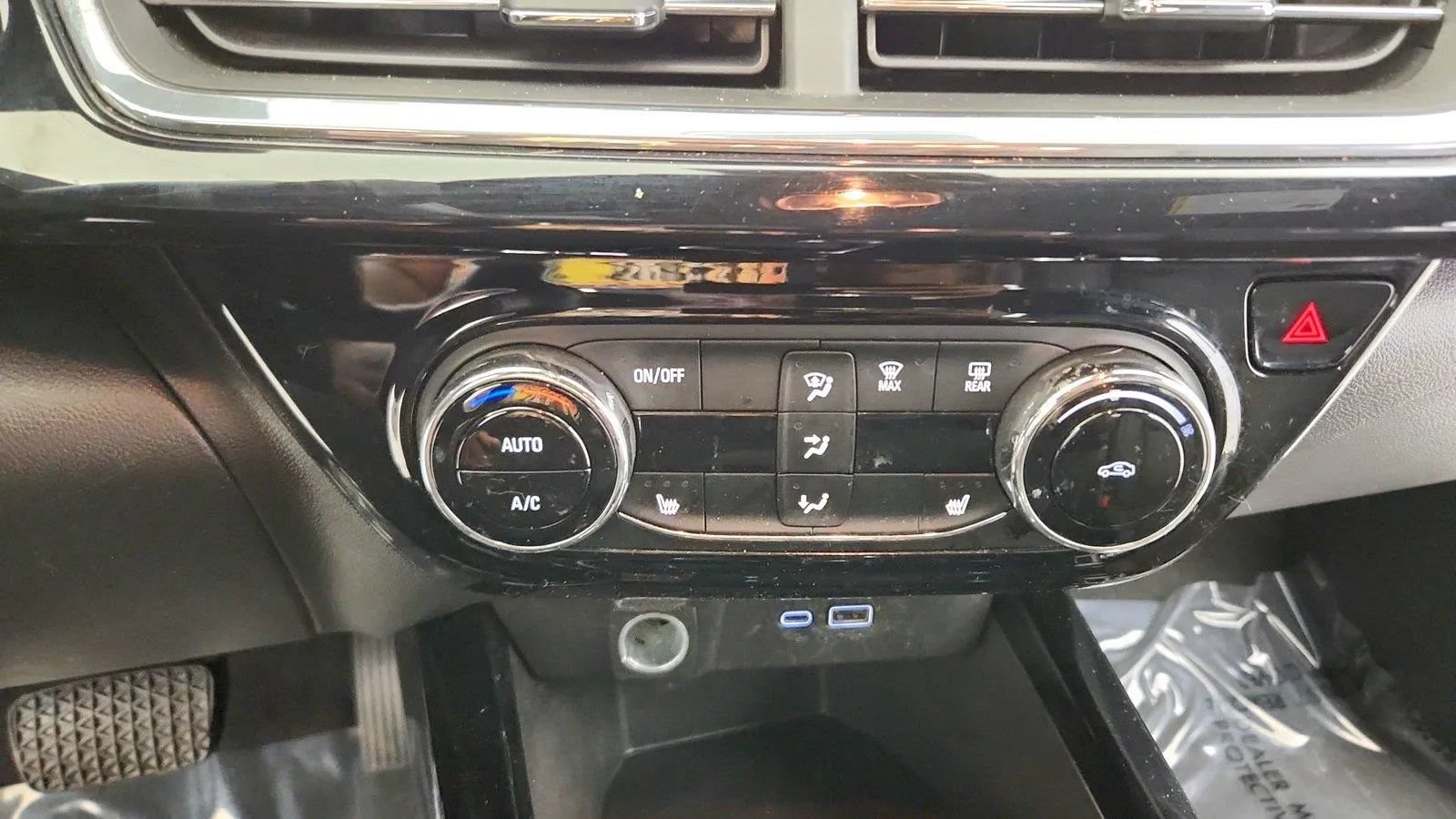 Used 2025 Chevrolet Trax RS w/ Driver Confidence Package FWD image 19