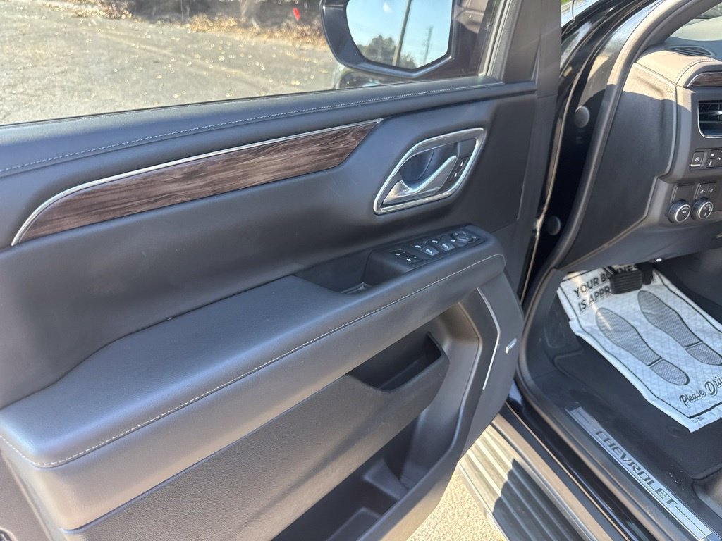 Used 2023 Chevrolet Suburban LT RWD image 19