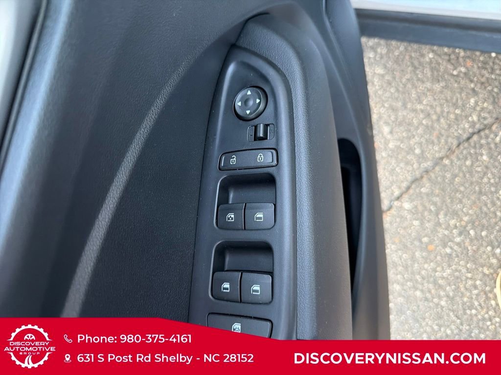 Used 2023 Hyundai Venue SEL image 12