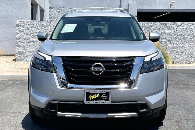 Used 2025 Nissan Pathfinder SL w/ Lighting Package (N92) AWD/4WD image 2