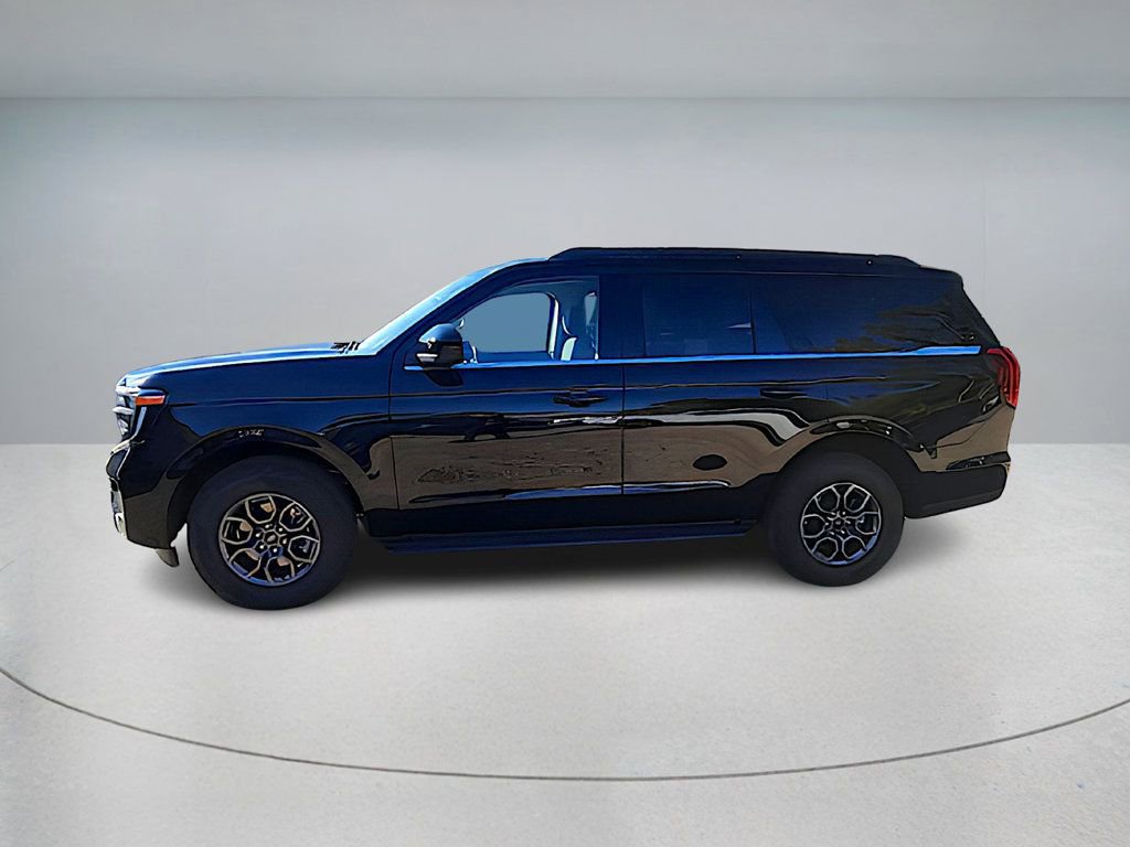Used 2025 Ford Expedition Active image 2