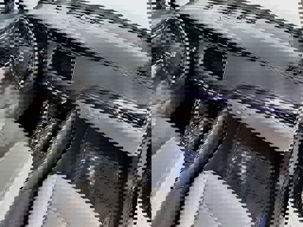 Used 2022 Cadillac XT4 Luxury w/ Cold Weather Package AWD/4WD image 31