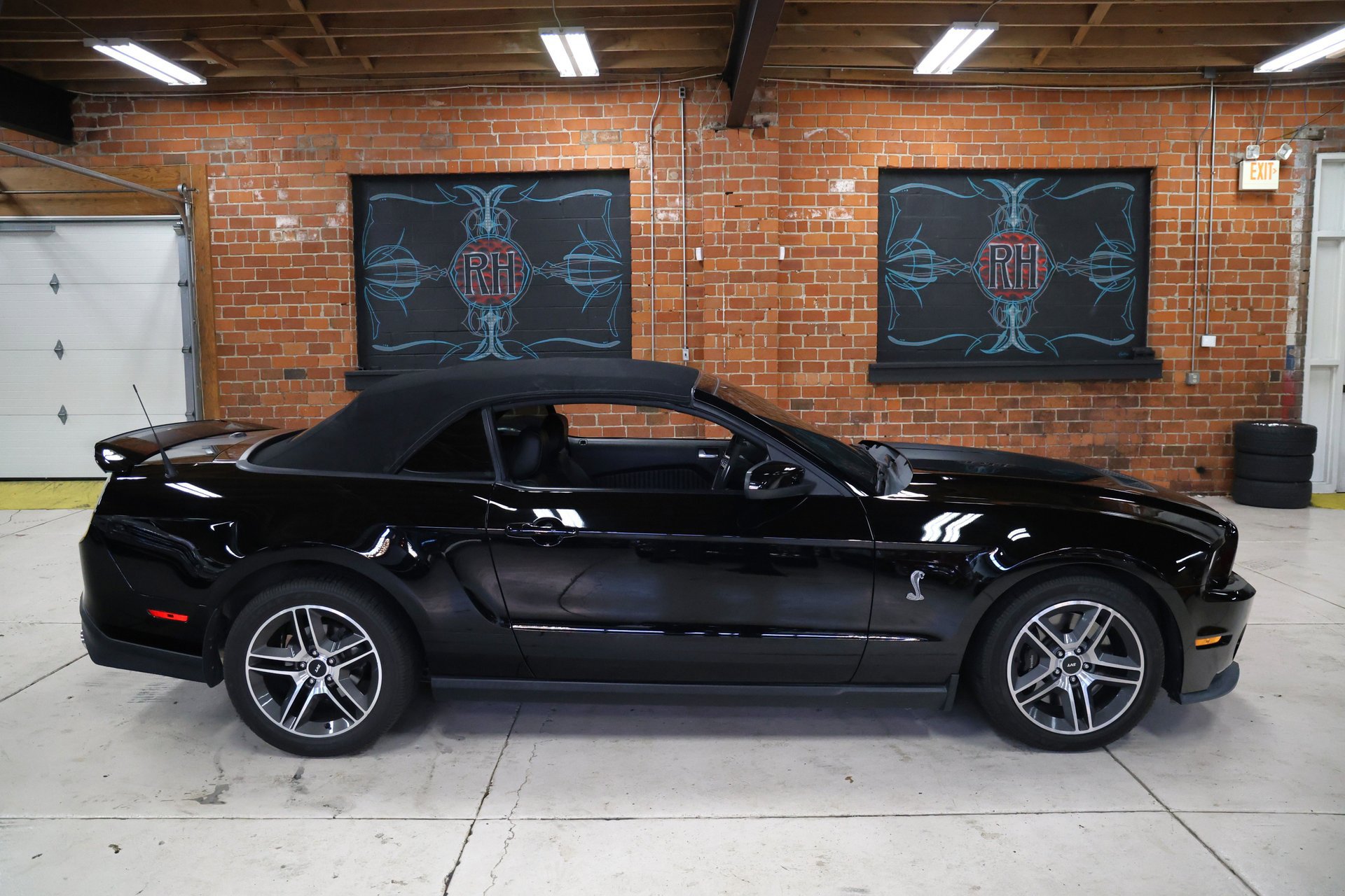 Used 2010 Ford Mustang Shelby GT500 image 32