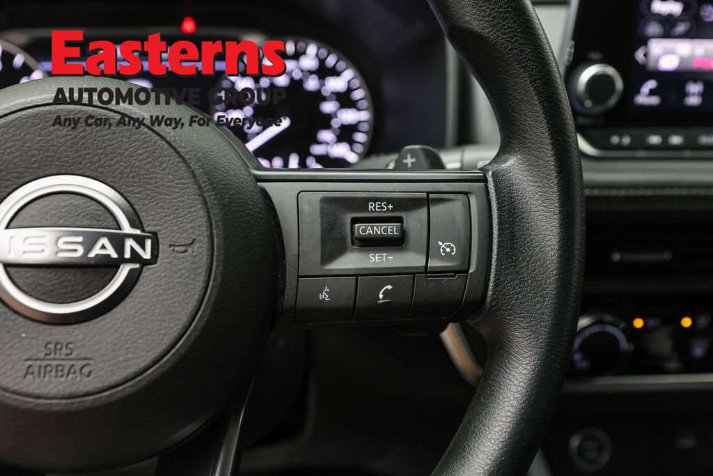 Used 2023 Nissan Rogue S AWD/4WD image 15