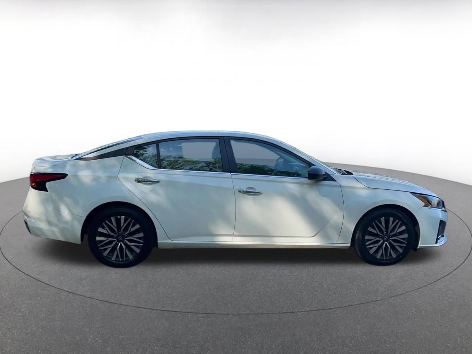 Used 2025 Nissan Altima 2.5 SV image 16