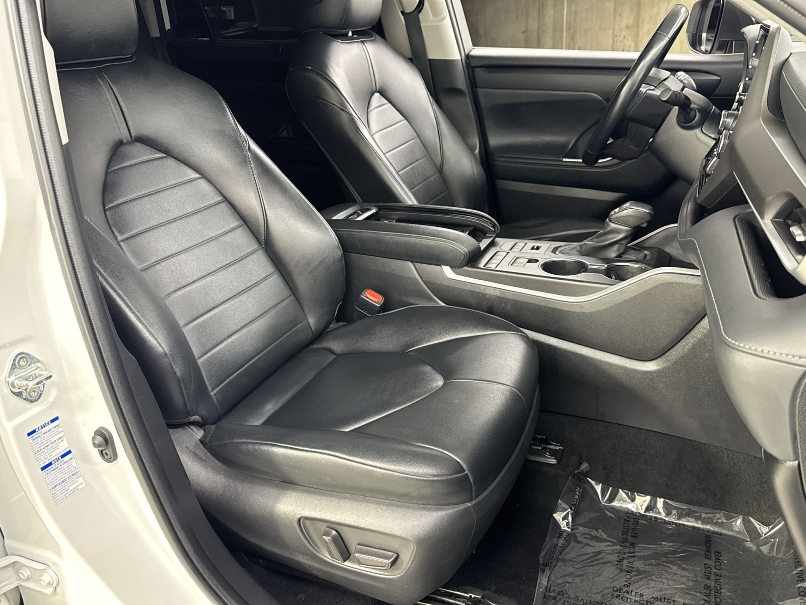 Used 2022 Toyota Highlander XLE AWD/4WD image 40