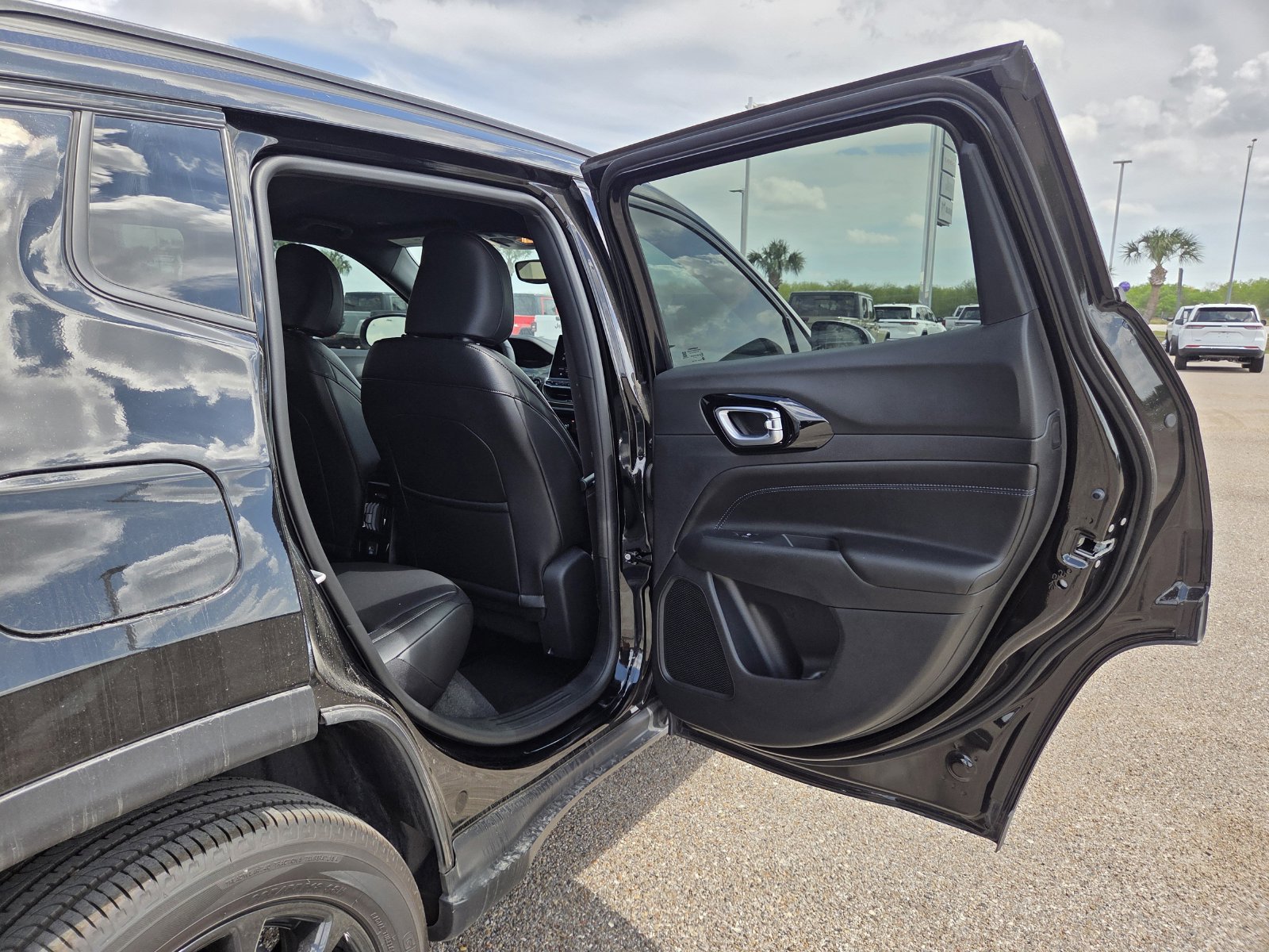 New 2026 Jeep Compass Latitude AWD/4WD image 16