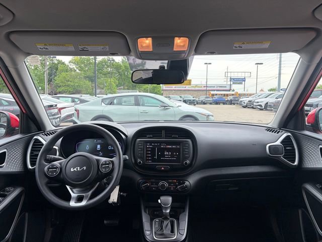 Used 2025 Kia Soul LX w/ LX Technology Package FWD image 23