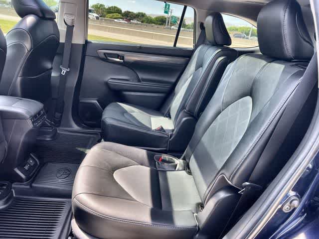 Used 2022 Toyota Highlander Platinum image 14