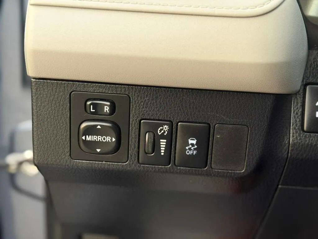 Used 2014 Toyota RAV4 LE AWD/4WD image 16