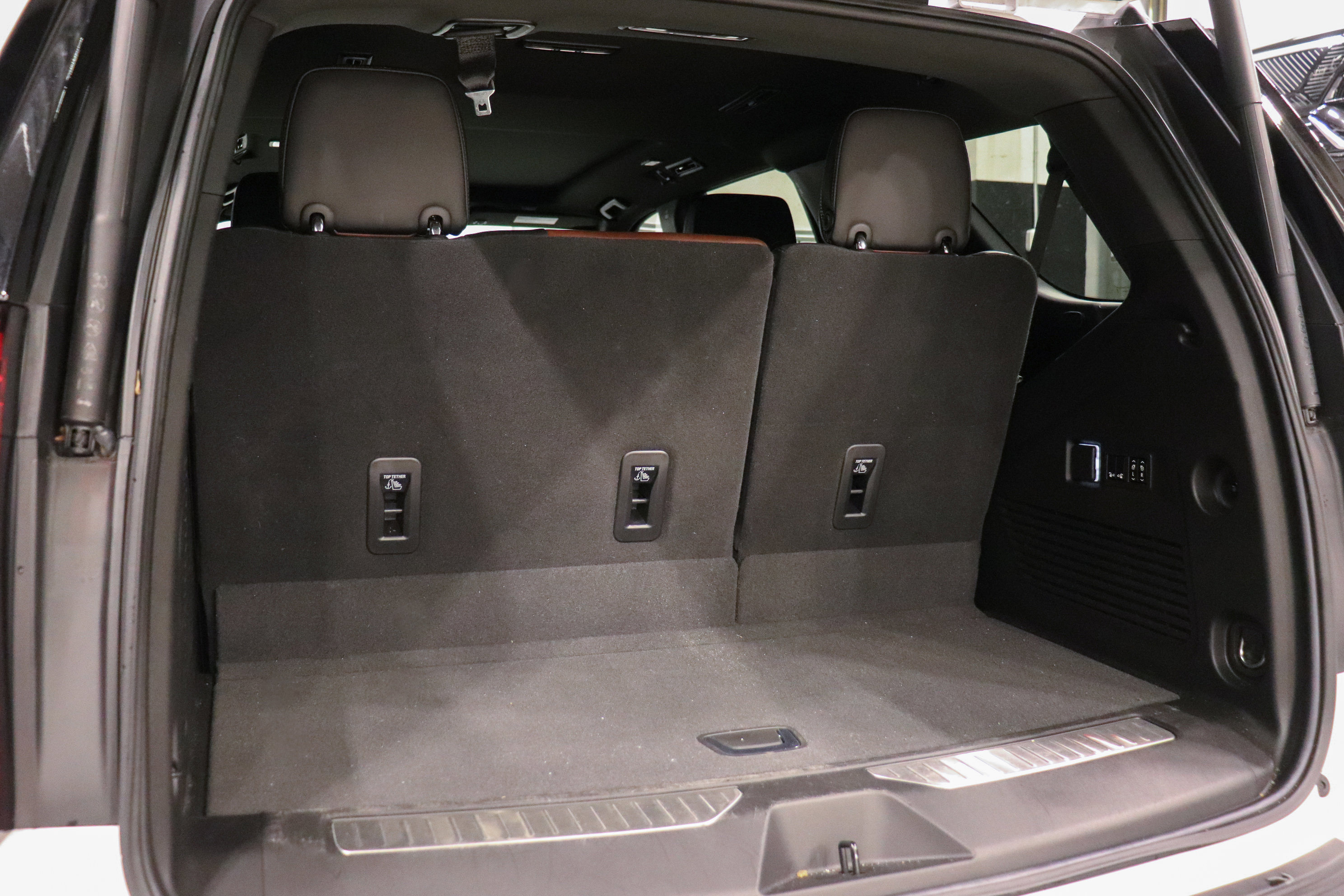 Used 2023 GMC Yukon Denali Ultimate image 10