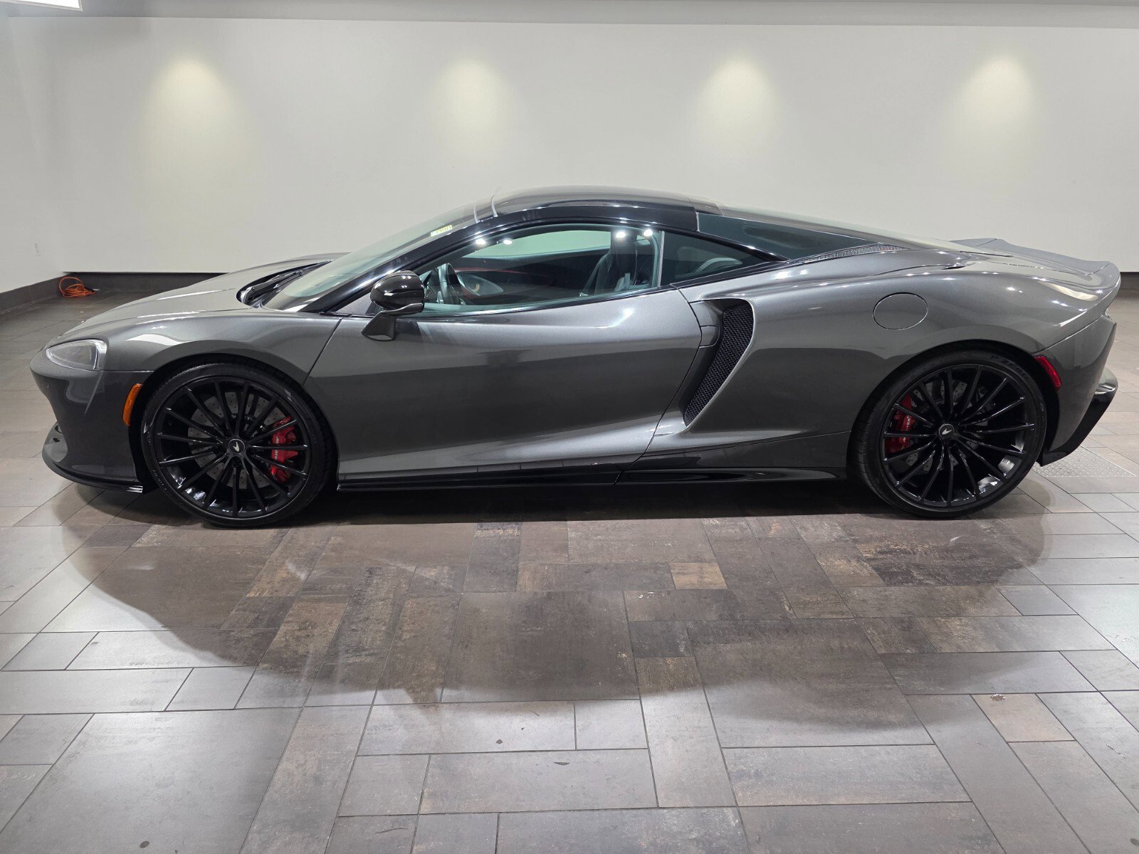 Used 2022 McLaren GT image 3