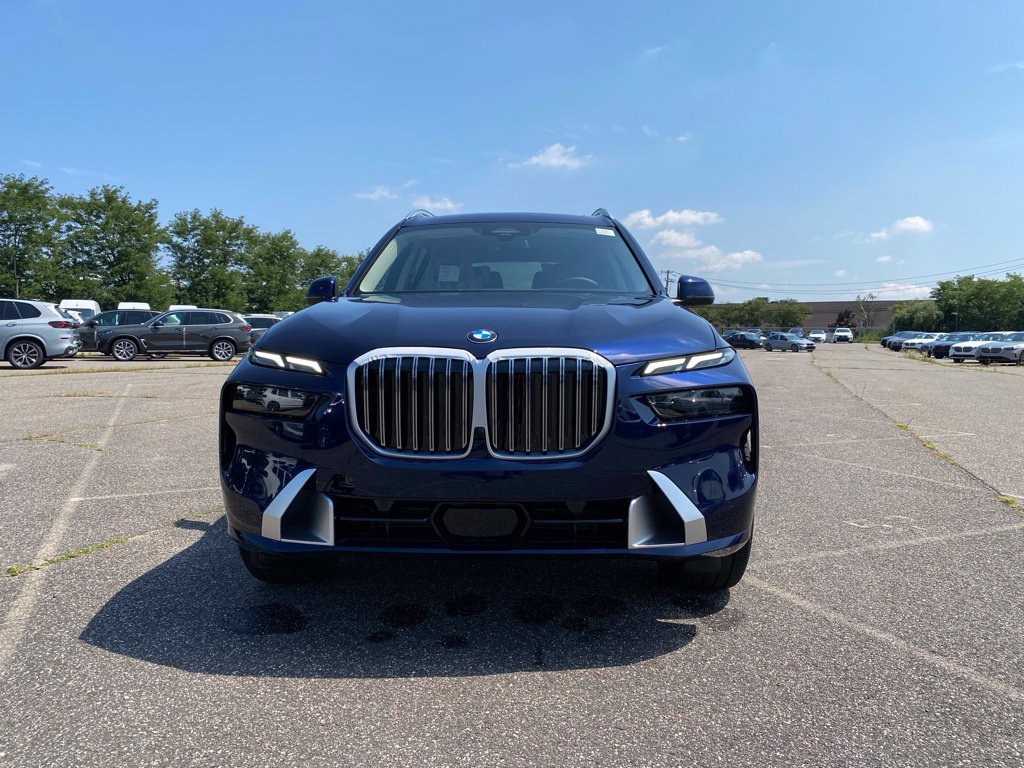 New 2027 BMW X7 xDrive40i w/ Premium Package AWD/4WD image 2