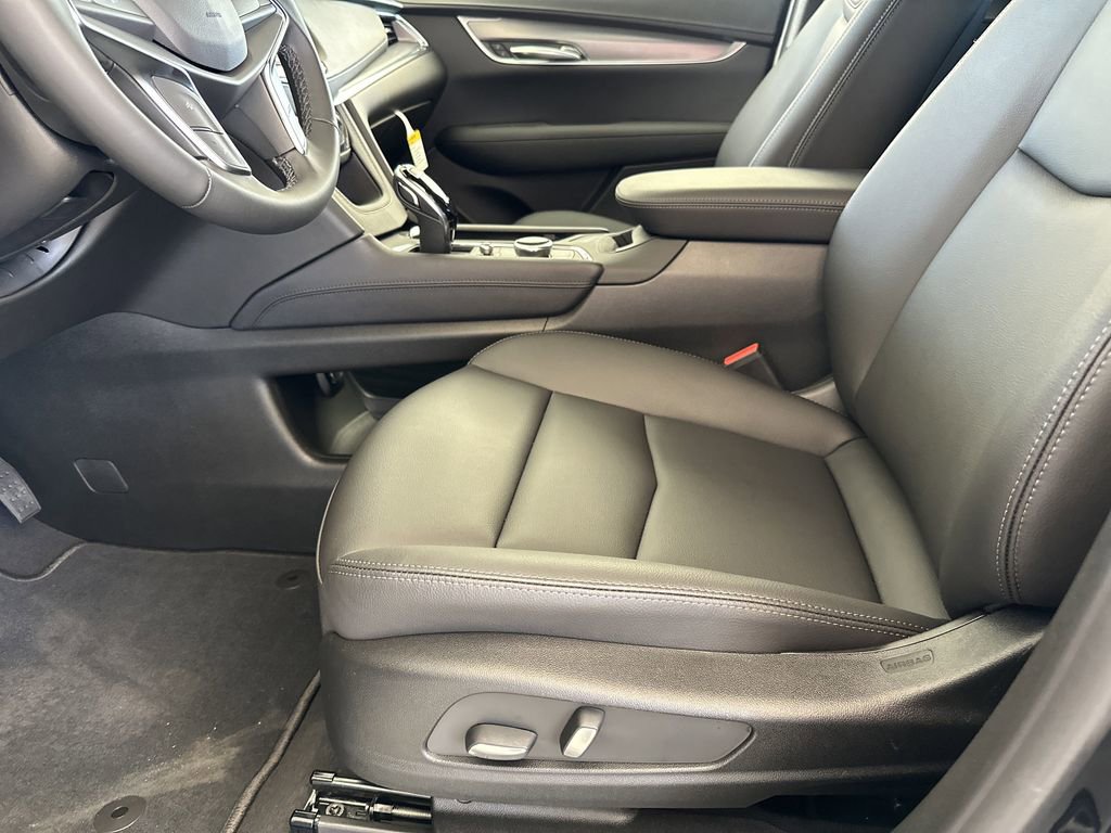 New 2026 Cadillac XT5 Luxury image 14
