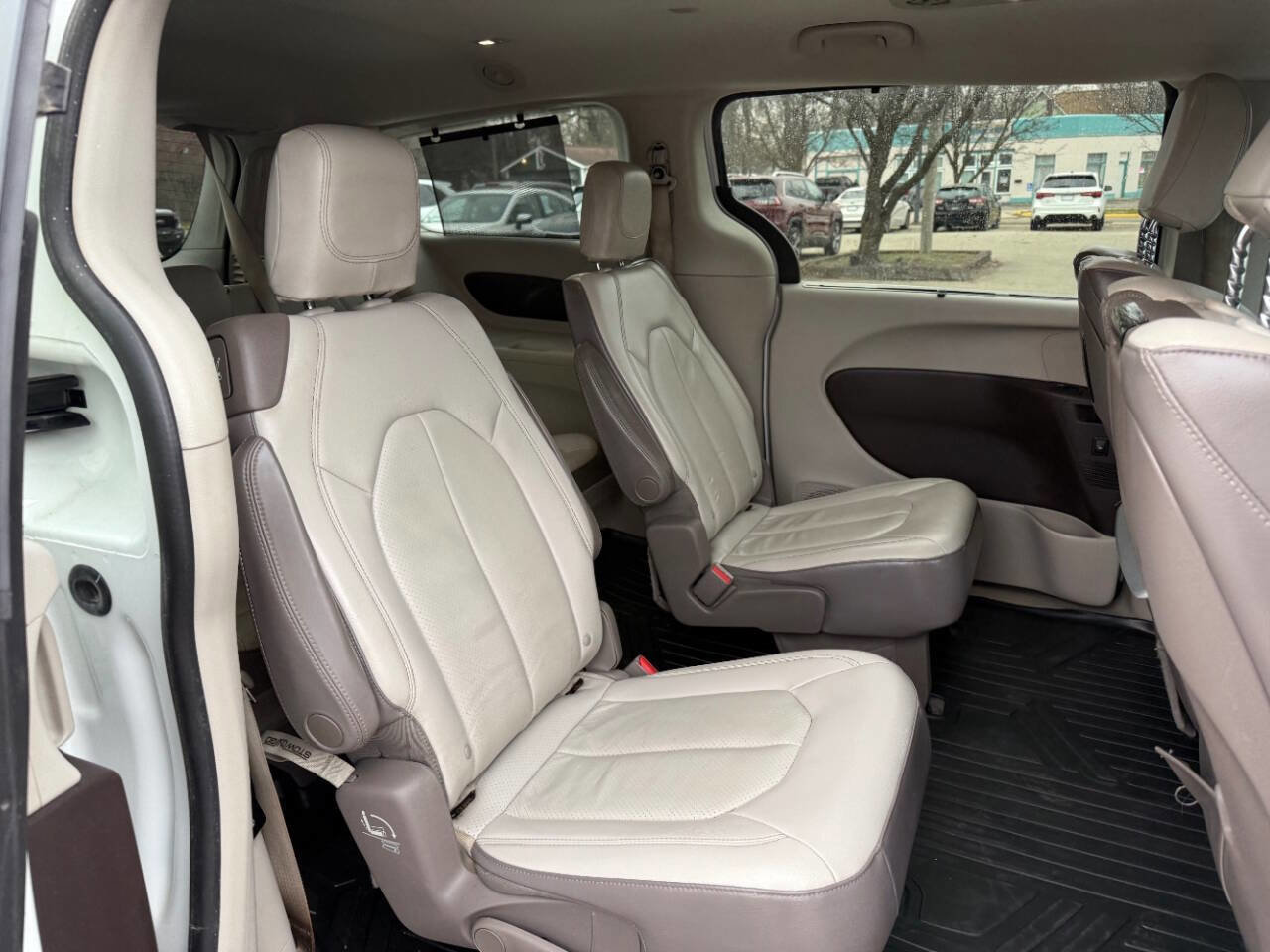 Used 2017 Chrysler Pacifica Touring-L Plus w/ Advanced Safetytec Group FWD image 31