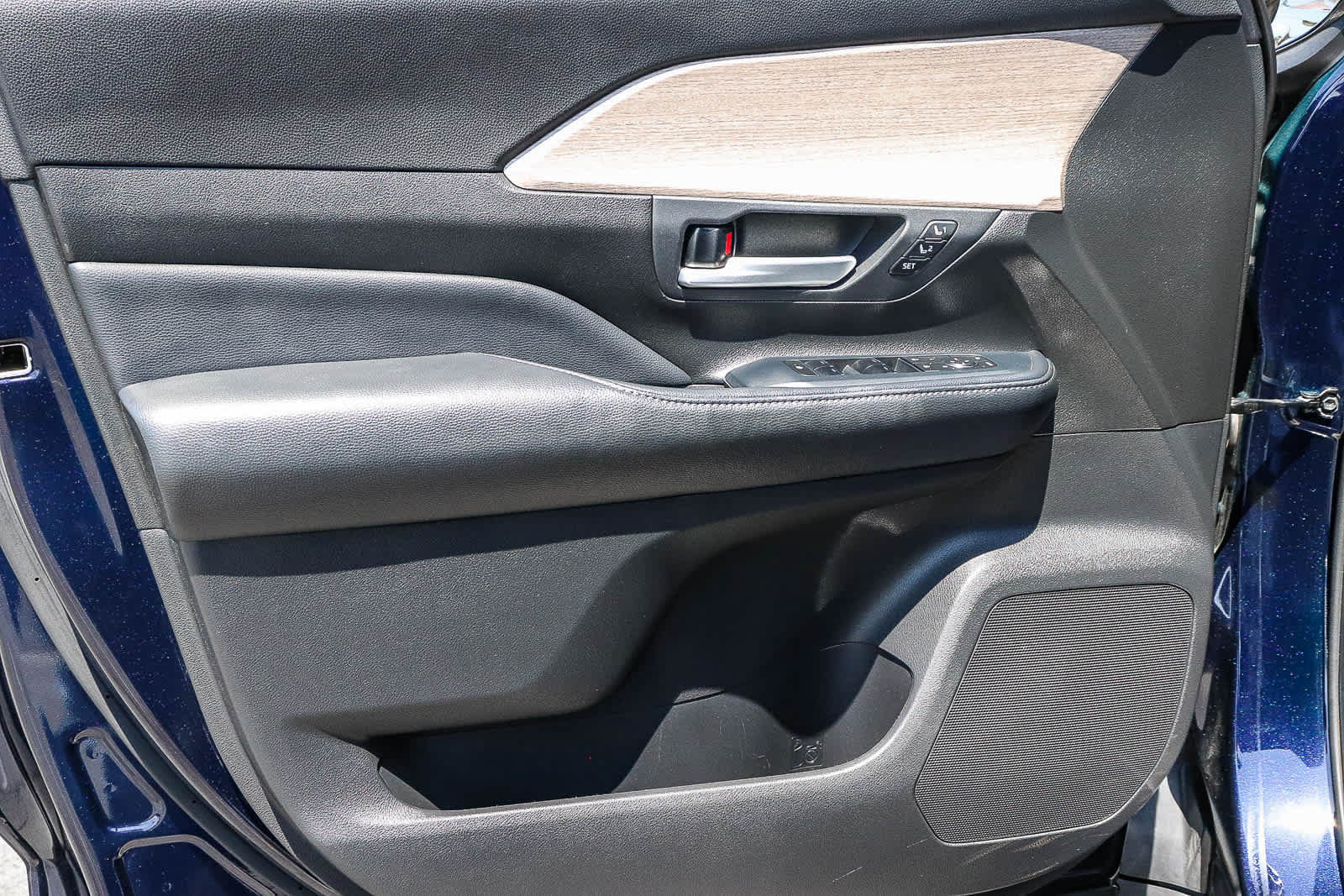 Used 2024 Toyota Grand Highlander AWD image 32