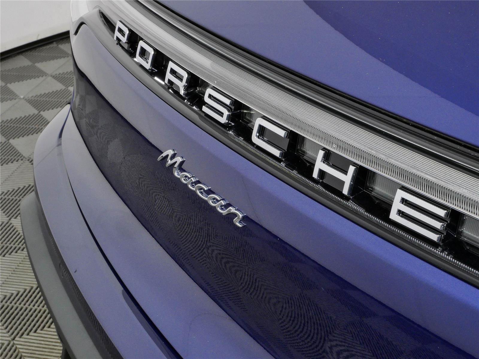 New 2026 Porsche Macan Turbo AWD/4WD image 38