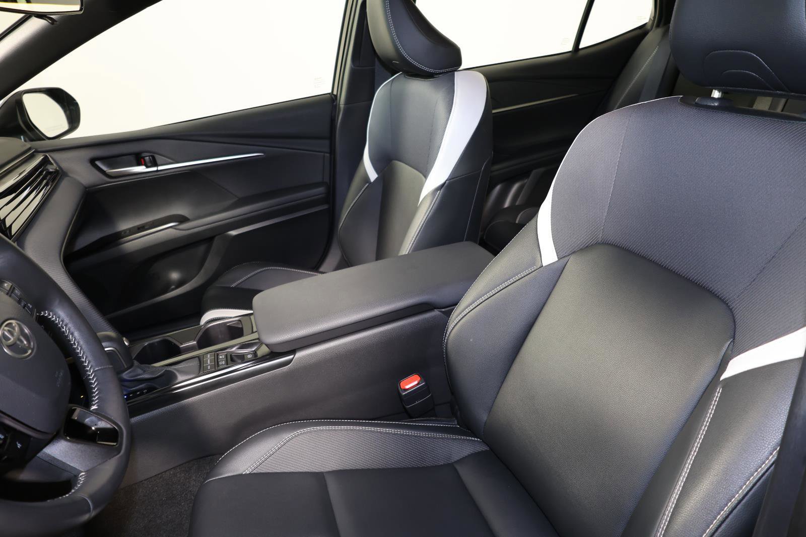 Used 2025 Toyota Camry SE FWD image 25