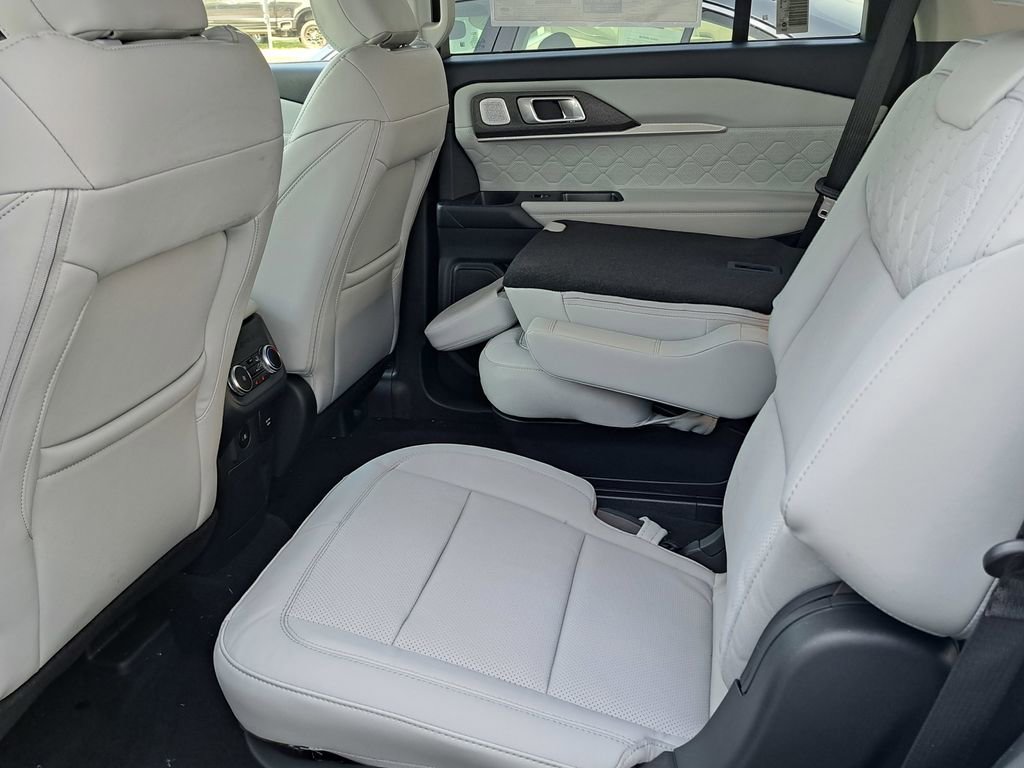 New 2026 Ford Explorer Platinum image 13