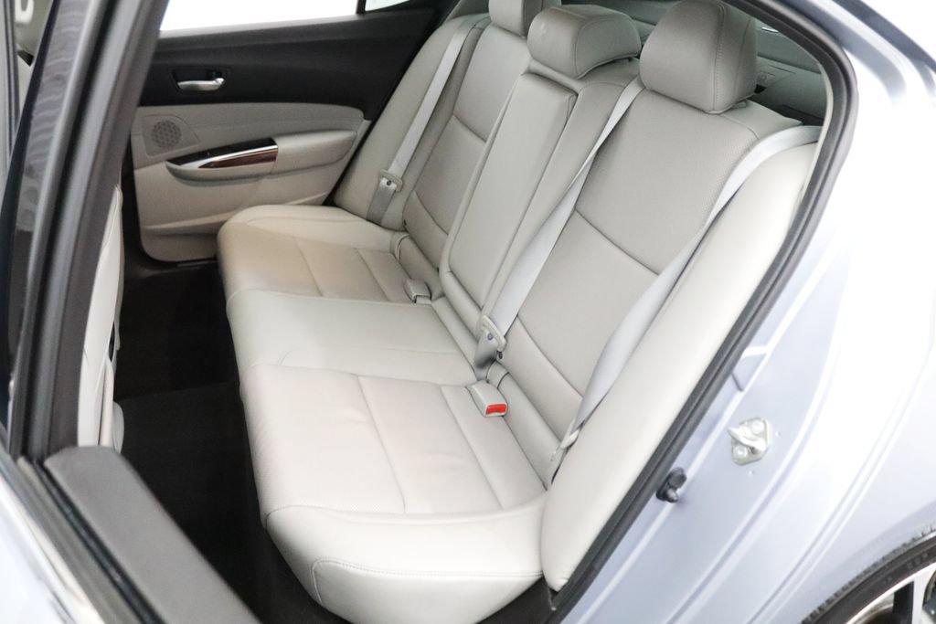 Used 2016 Acura TLX w/ Technology Package FWD image 9