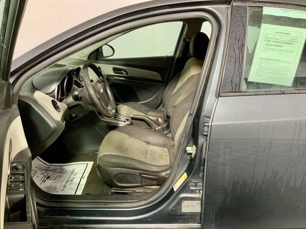 Used 2013 Chevrolet Cruze LS image 13