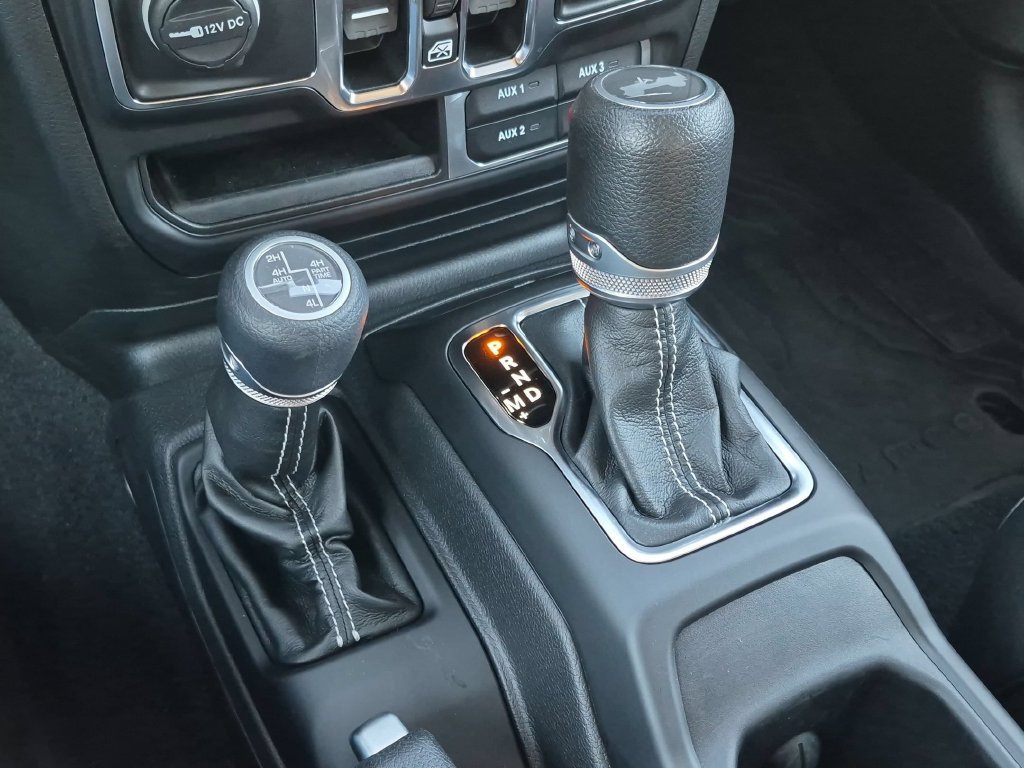 Used 2022 Jeep Wrangler Unlimited Sahara w/ LED Lighting Group AWD/4WD image 14