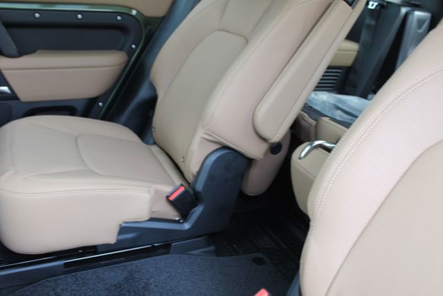 New 2026 Land Rover Defender 130 X-Dynamic SE image 19