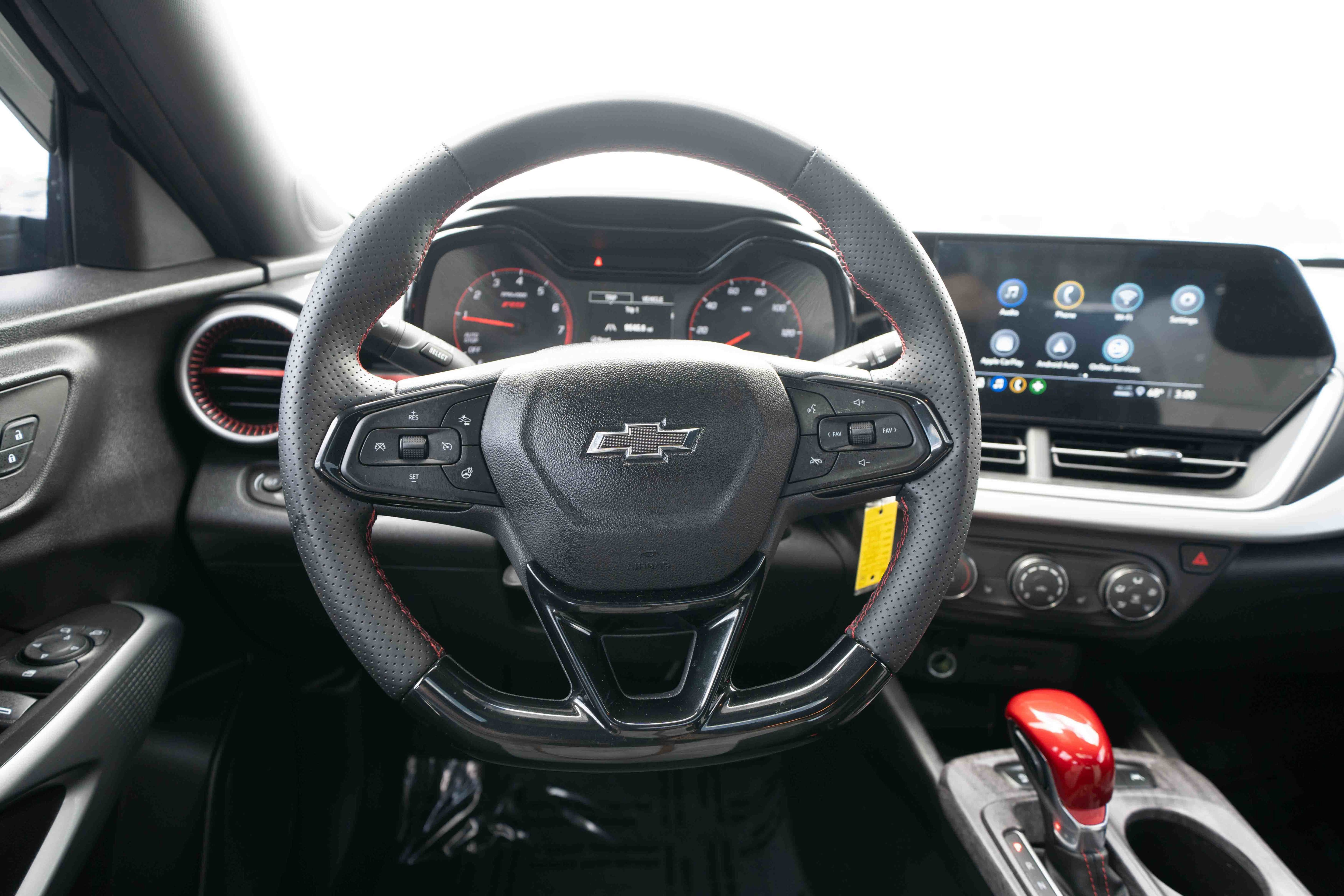 Used 2025 Chevrolet Trax RS w/ Sunroof Package FWD image 21