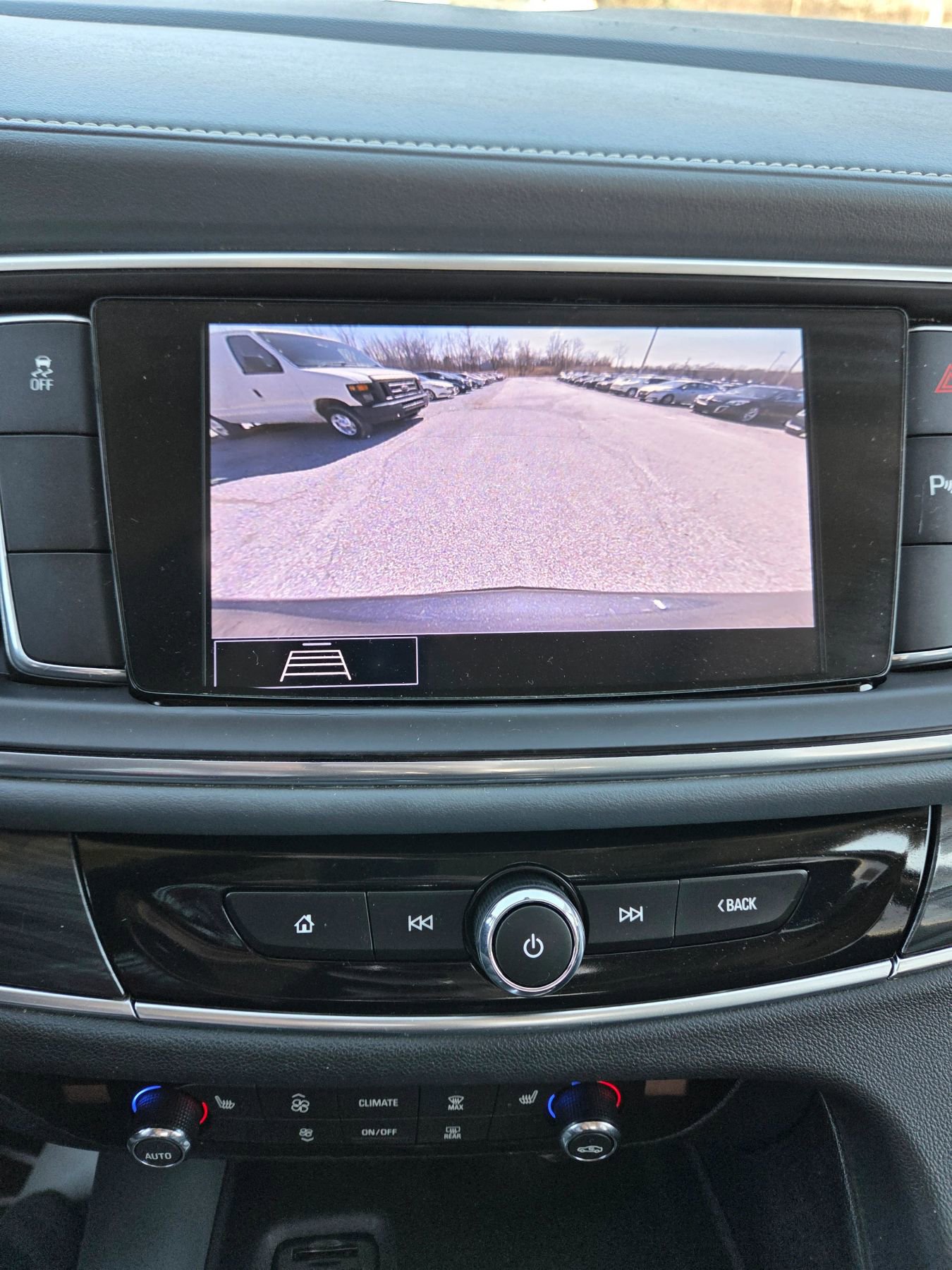 Used 2020 Buick Enclave Essence image 28