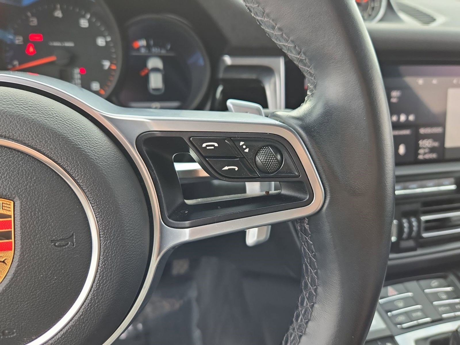 Used 2020 Porsche Macan image 22