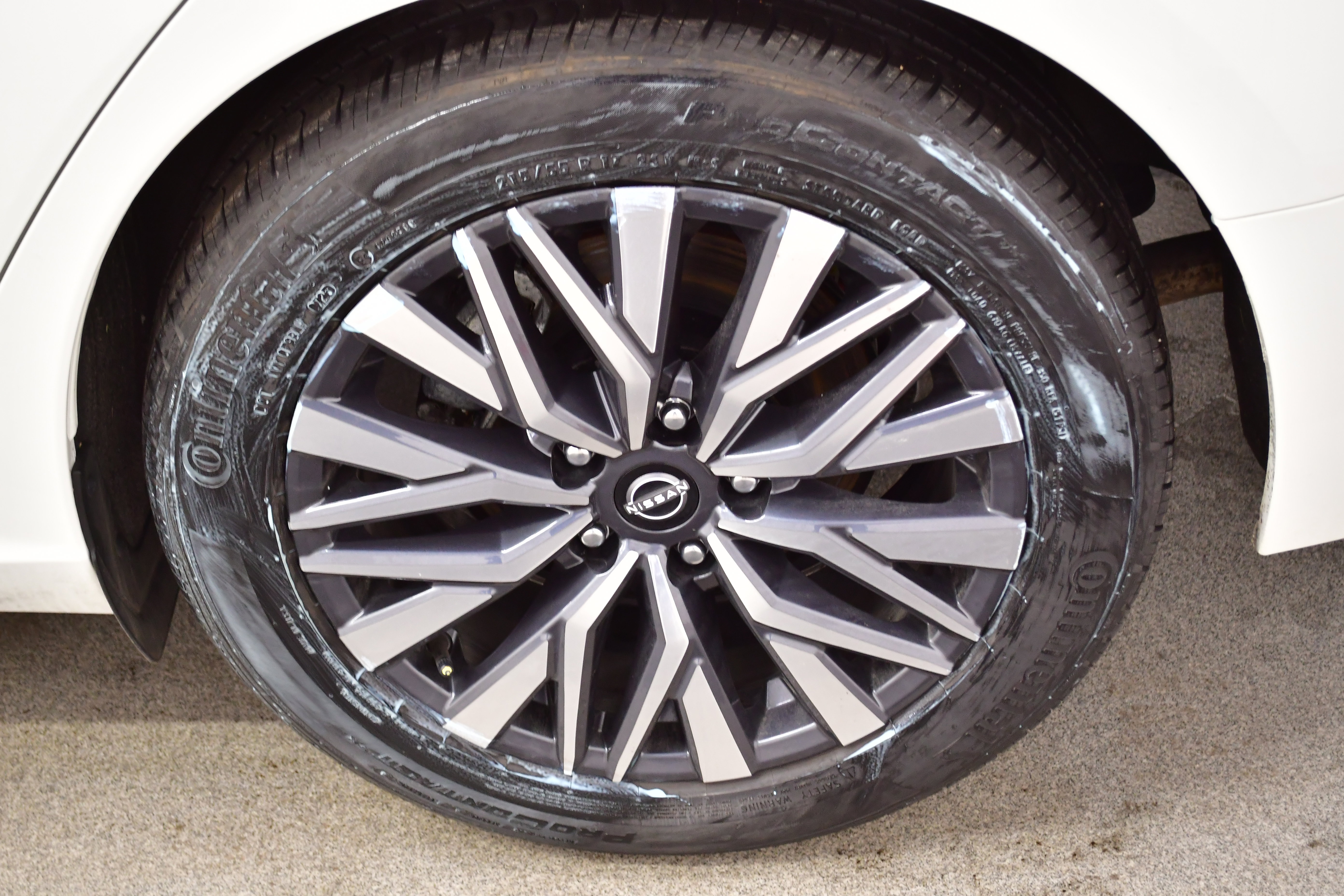 Used 2025 Nissan Altima 2.5 SV FWD image 32