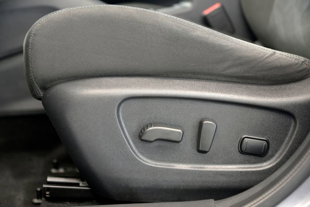 Used 2016 Nissan Rogue SV image 16