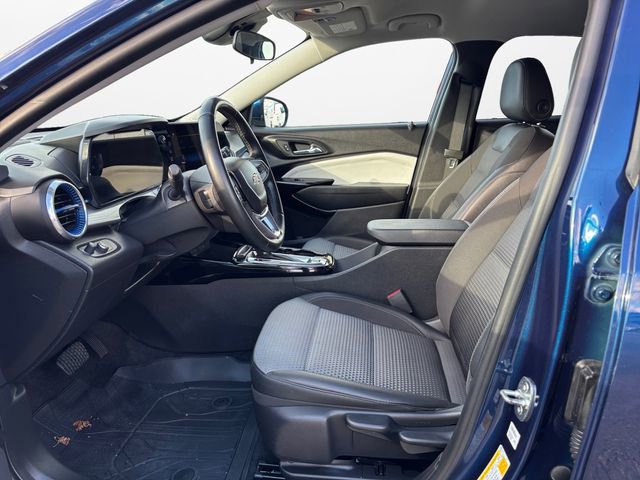 Used 2024 Chevrolet Trax LT w/ Driver Confidence Package image 9