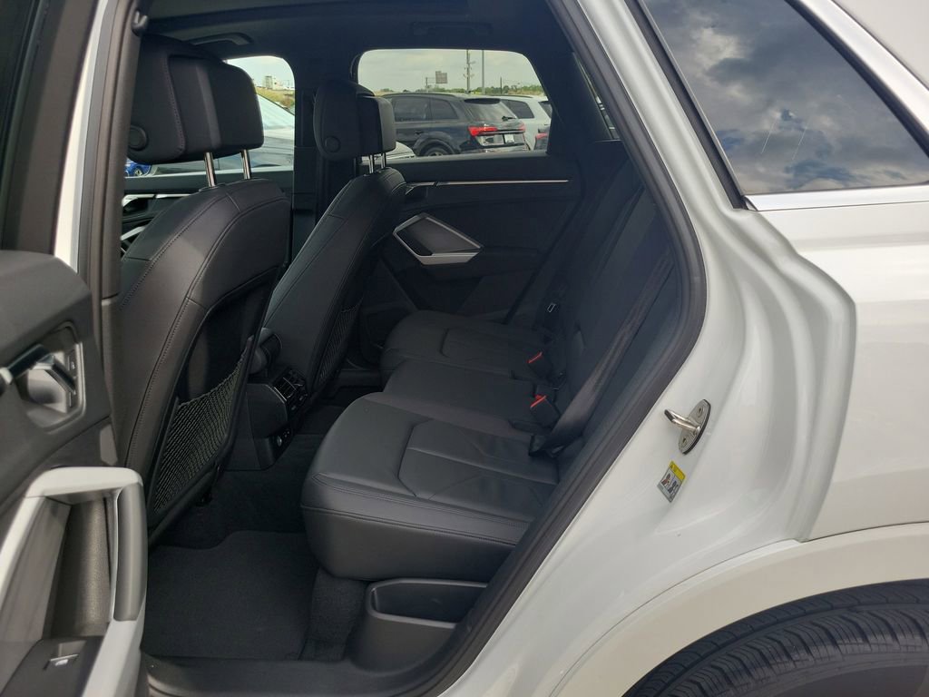 Used 2025 Audi Q3 2.0T Premium image 6