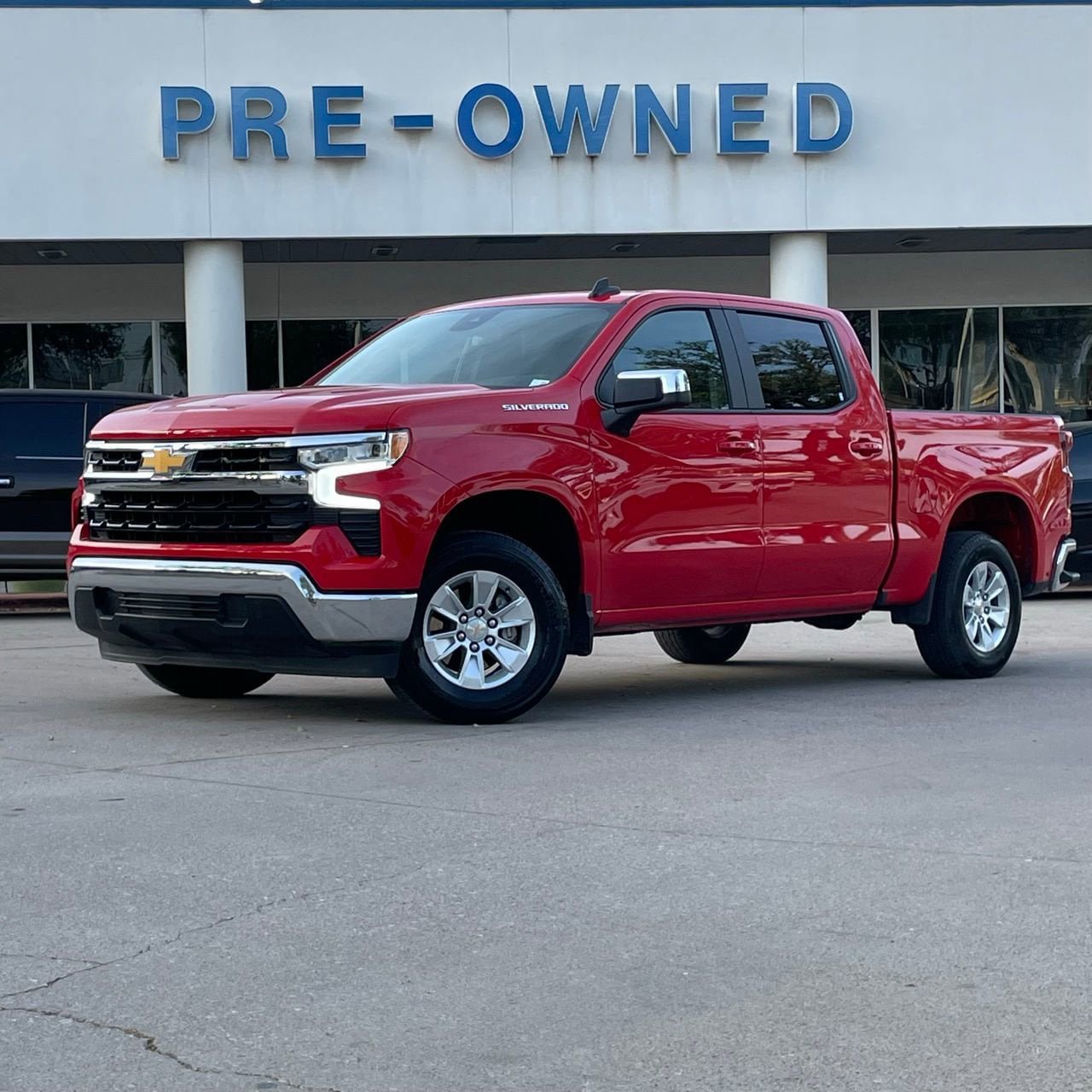Used 2025 Chevrolet Silverado 1500 LT image 1