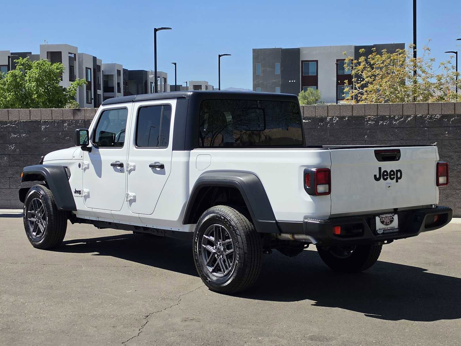 Used 2025 Jeep Gladiator Sport AWD/4WD image 7