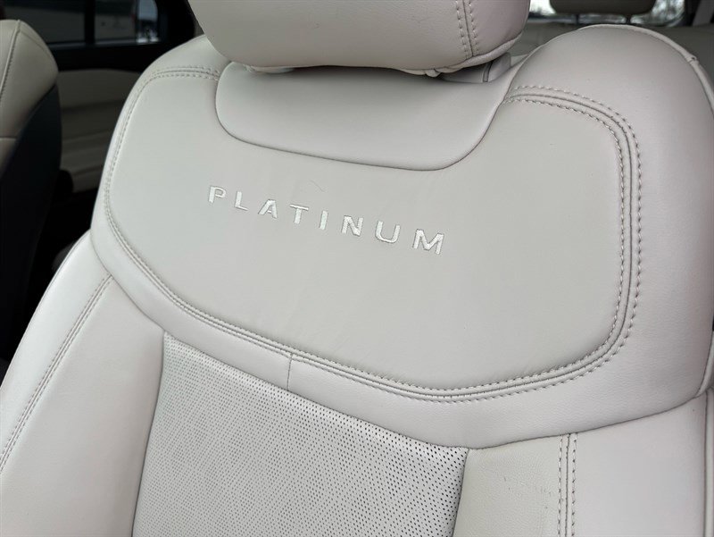 Used 2020 Ford Explorer Platinum w/ Premium Technology Package AWD/4WD image 16