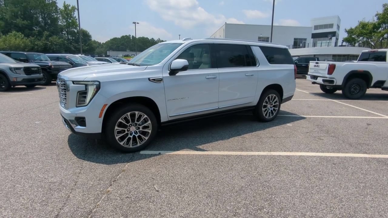 New 2026 GMC Yukon XL Denali w/ Denali Reserve Package AWD/4WD image 4